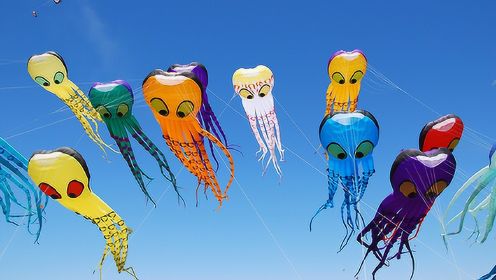 外国风筝节“怪物”满天飞，确定这不是气球吗？