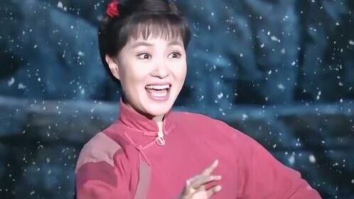 表演雷佳穿红棉袄演唱白毛女经典选段