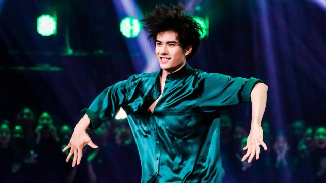 pk纯享:常斯诺李偲旖化身王子公主跳甜美芭蕾,魏伸洲徒手后空翻