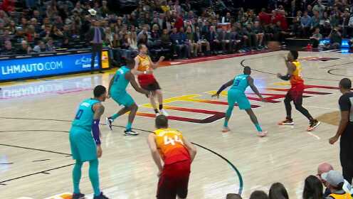 《NBA全场集锦》外线也毫不手软 博格达诺维奇手起刀落三分飙中