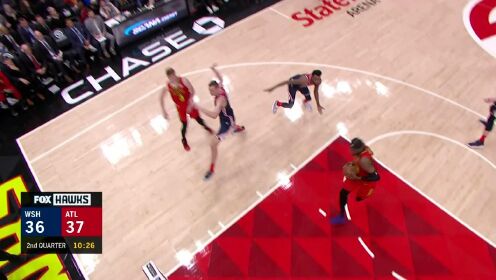 《NBA全场集锦》赫尔特突破之后眼观六路 连线费尔南多肆虐篮筐