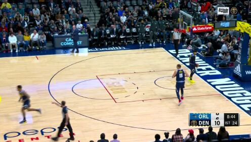 《NBA全场集锦》气氛一度十分尴尬 穆雷化骨绵掌将球拍进自家球网