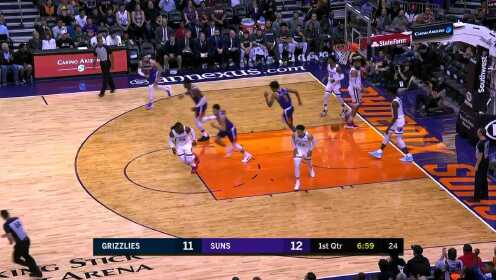 《NBA全场集锦》来自状元的蛮牛冲锋 布克吸引防守分球艾顿碾压顺下