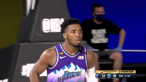 《NBA全场集锦》米切尔潇洒后撤步三分 动作太大险些晃断鞋带