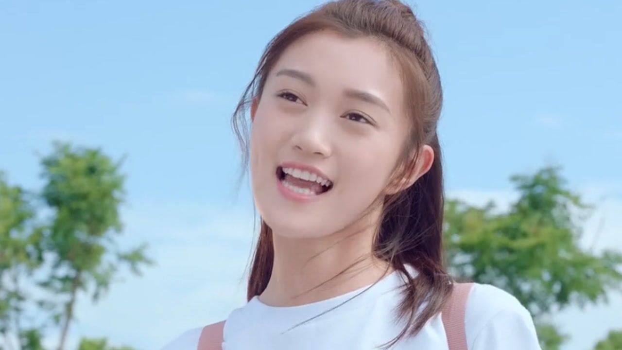 《龙日一你死定了》第1集01:张静美初次进入学校,就被学校里的景象