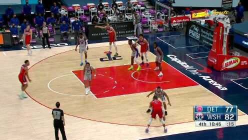 《NBA全场集锦》猛兽出没请注意！斯图尔特隔着两人完成补扣