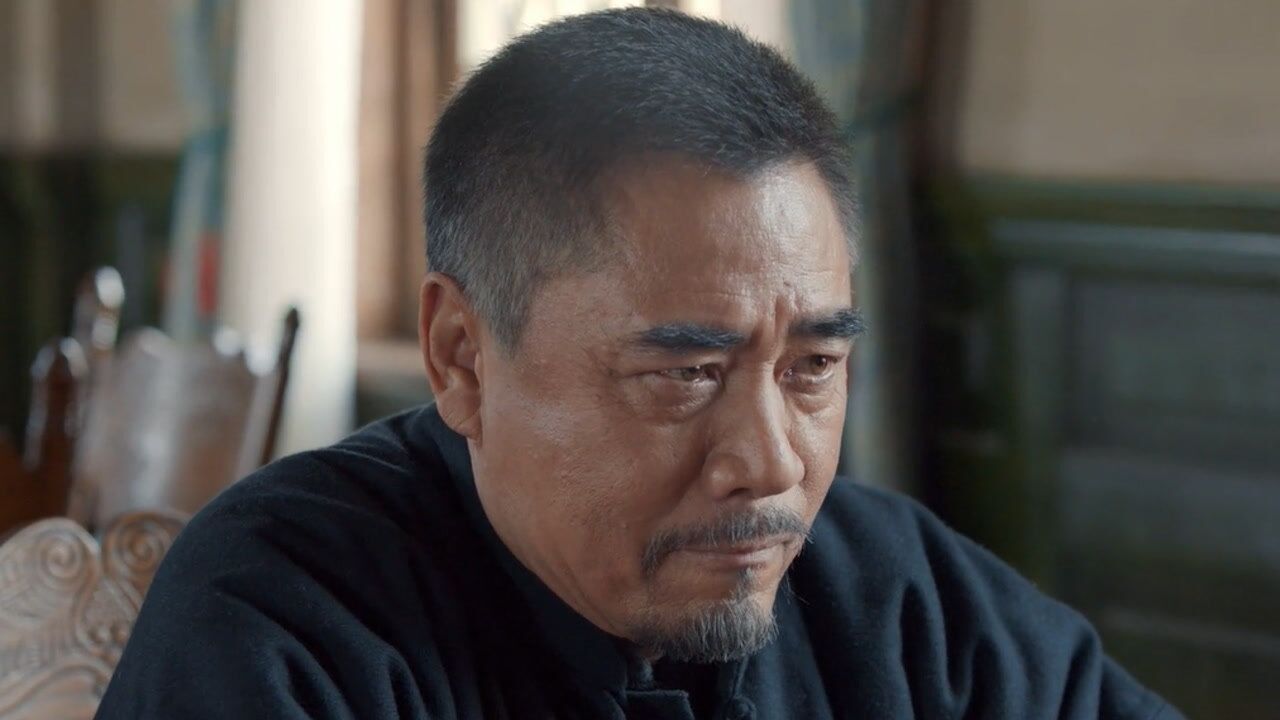 《老酒馆》第36集01:陈怀海给村田讲了品尝中国酒的礼仪和文化,村田