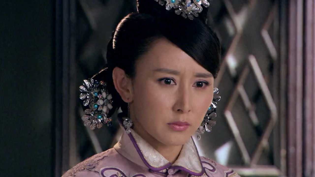 《笑红颜》第30集03:老五告诉梓桃自己是她的亲生父亲,不料被门外的苏