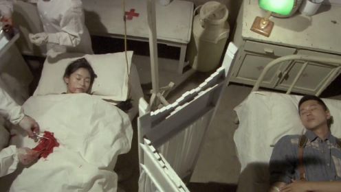 《战旗》第31集02：泪目！金戈竟然不顾及自己的身体，强行给金花献血
