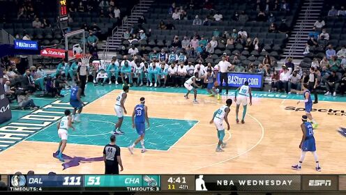 《NBA全场集锦》只需把球往天上扔 考利斯坦空接轻轻松松