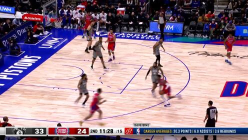 《NBA全场集锦》杰克逊蜻蜓点水上篮打进 本布里大步过掉防守完成反击