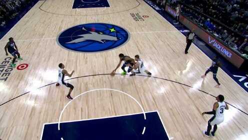 《NBA全场集锦》后卫打法的中锋？ 唐斯箭步流星空中闪躲完成上篮
