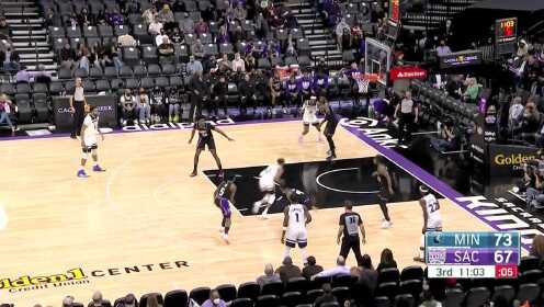 《NBA全场集锦》这防守形同虚设 拉塞尔独闯龙潭单臂暴扣