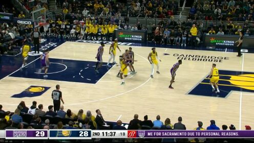 《NBA全场集锦》麦康奈尔假动作虚晃一枪 夹缝妙传特纳旱地拔葱暴力隔扣