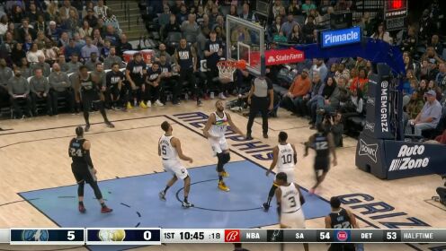 《NBA全场集锦》蒂尔曼抢断回传妙笔生花 莫兰特人缝游走轻松上篮打进