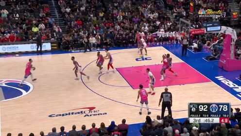 《NBA全场集锦》在与时间赛跑的道路上永不放弃 库兹马超远三分轰炸篮筐