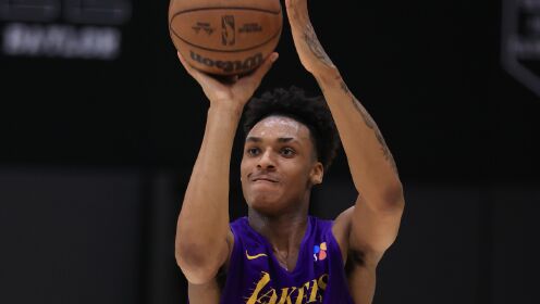 入职成功!湖人新秀马克斯维尔-刘易斯到球队报道第一天记录