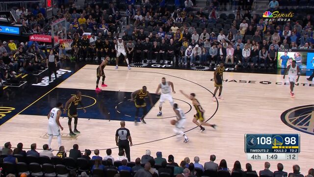 爱德华兹转身后仰十分写意 库明加冲击暴扣有所回应