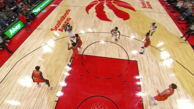 谁敢挡我！巴恩斯中路杀进接传球直接起飞 大力灌筐嗨翻全场