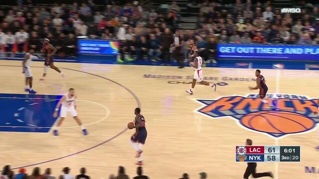 无视防守长驱直入 兰德尔欧洲步晃过祖巴茨上篮命中