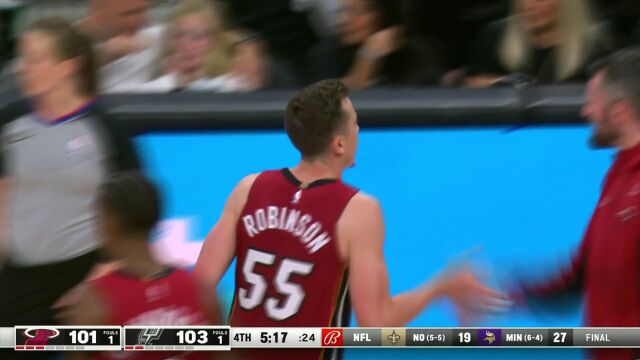 一顿操作猛如虎！邓肯罗宾逊假动作连线点飞索汉三分命中杀人诛心