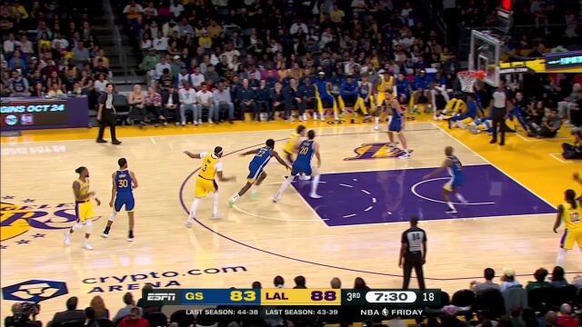 用速度取胜 里弗斯风驰电掣突破暴扣一气呵成