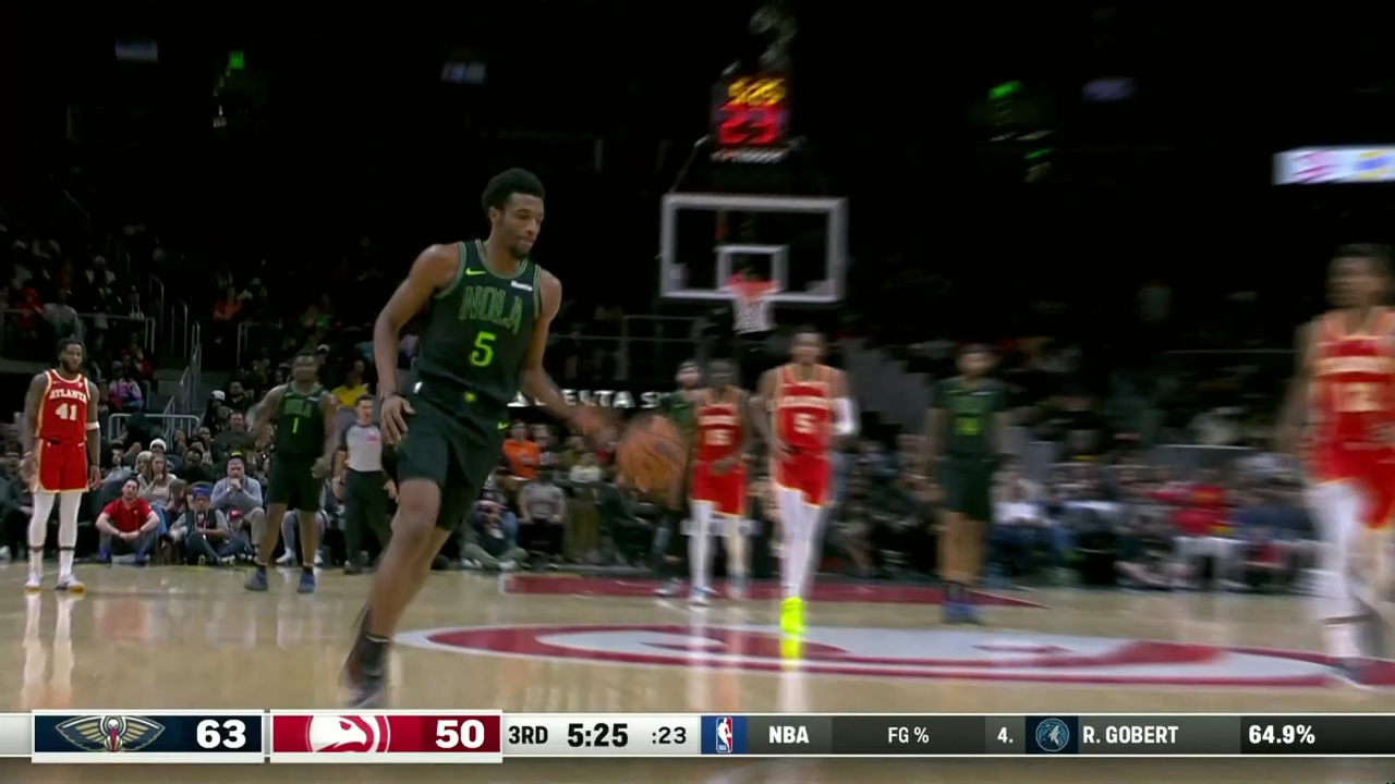 惩罚你的失误 琼斯手疾眼快抢断卡佩拉一条龙爆扣