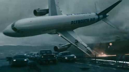 电影中飞机坠毁的瞬间，真是令人胆颤