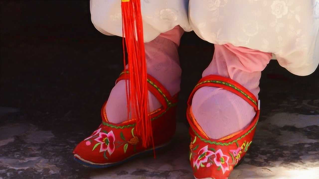 历史上的古代女人为什么必须裹脚？_高清