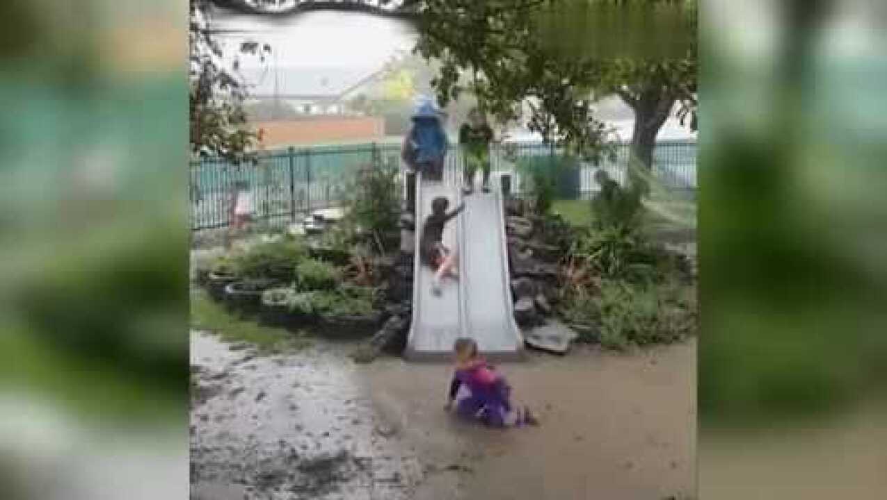 这要是在中国，妈妈们非要扒了孩子裤子打屁股不可！_腾讯视频