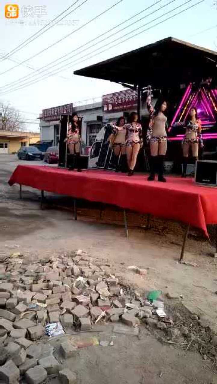 农村的大棚歌舞又开始了_高清