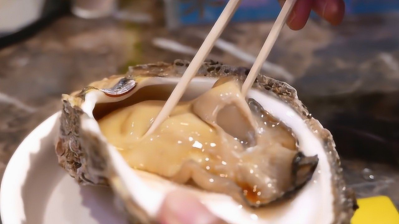 生蚝生吃吃了十年的老司机告诉我,边吸边吃最嫩滑过瘾!