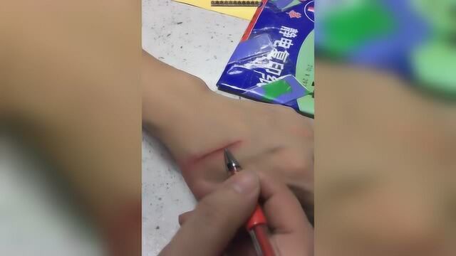 14秒教会你画个假伤口真的好像真的啊