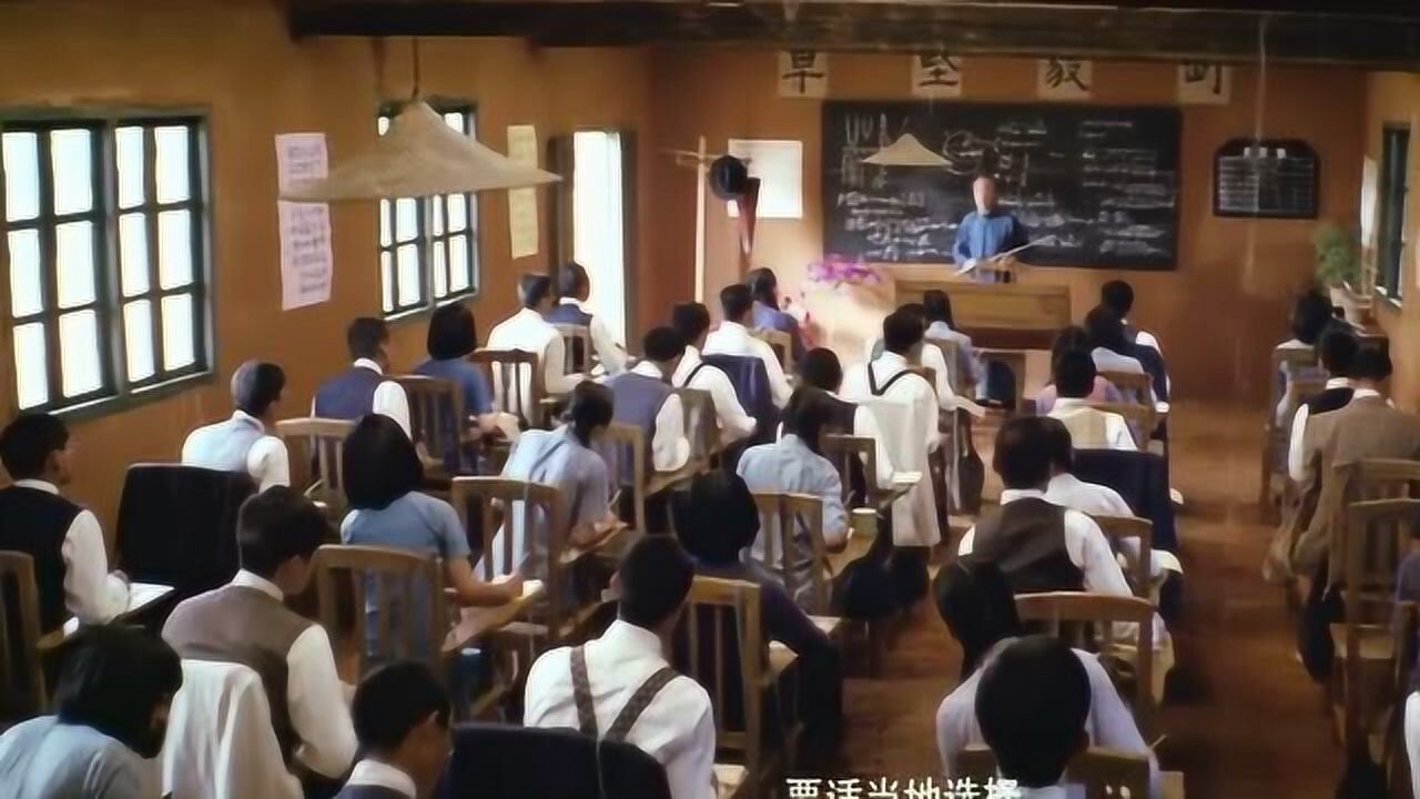 《无问西东》静坐听雨片段,上学的时候最喜欢的就是坐窗边听雨声