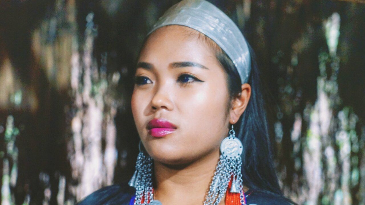 缅甸佤邦的女网红图片