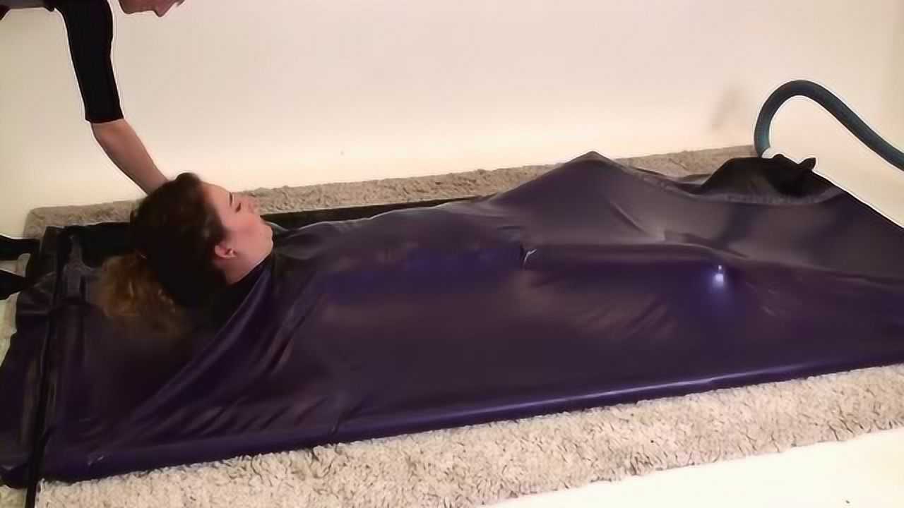 妹子被吸尘器真空挠痒！这样真的不会痛吗？_腾讯视频