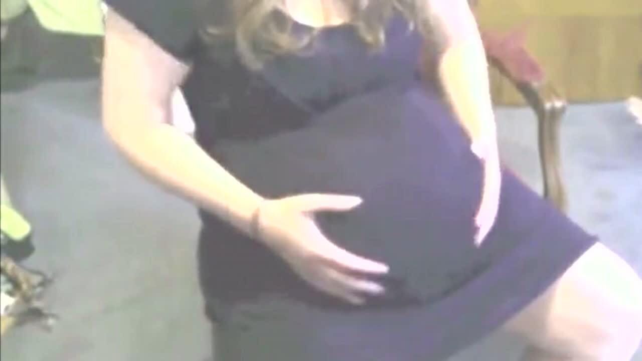 临产孕妈在家突然宫缩阵痛剧烈，情况紧急一个动作慢慢缓解！_腾讯视频