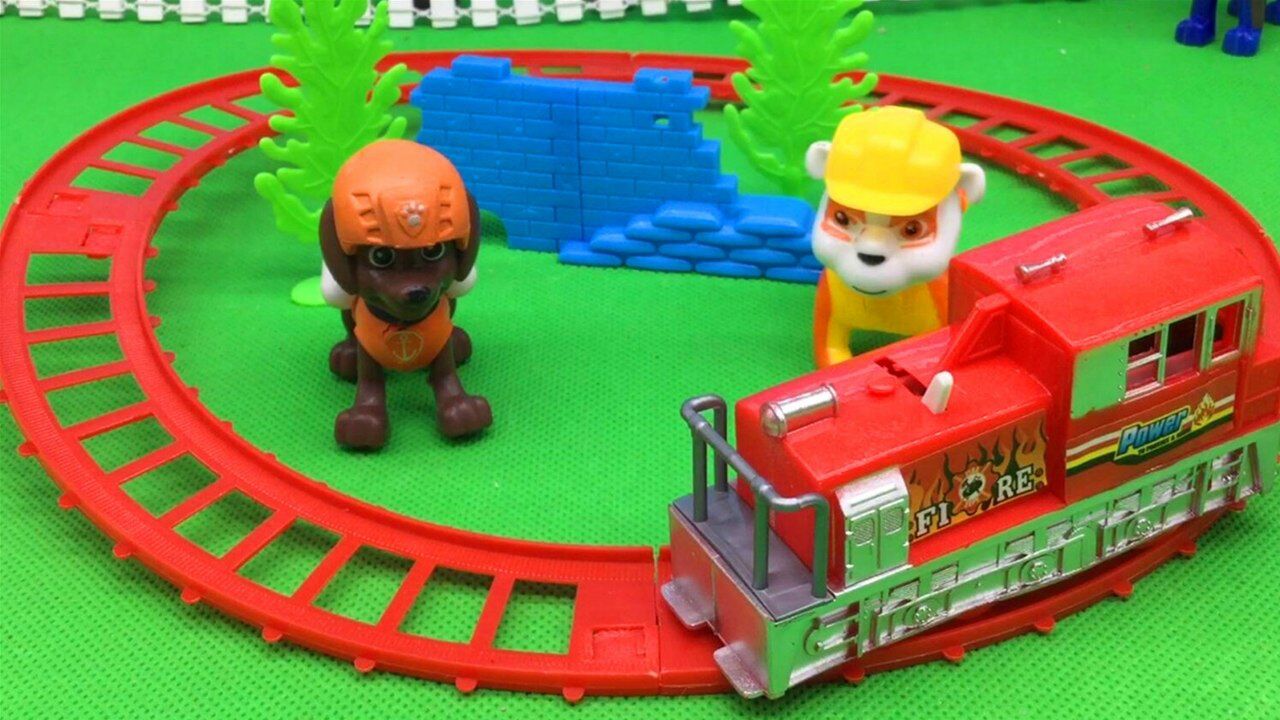 汪汪队立大功玩熊出没电动轨道小火车玩具