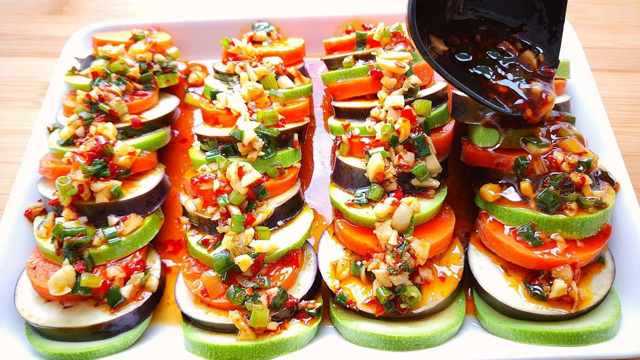 西葫芦和茄子最新吃法不炒不炖还不凉拌简单美味又营养