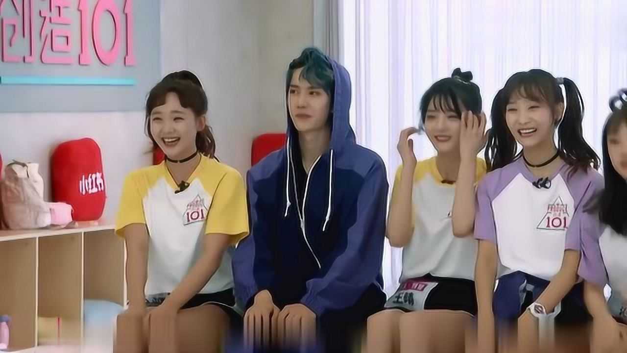 王一博被cue与王晴组一起邀请跳板凳舞,太可爱了