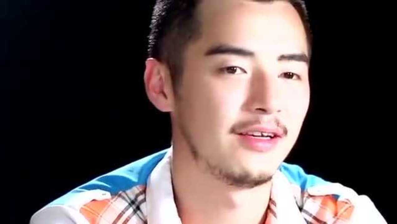 金世佳带着自闭症孩子走t台秀岳云鹏和台下的父母感动得都哭了