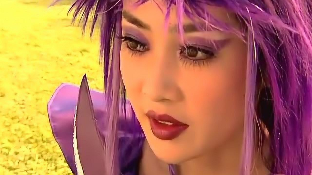 严莉莉晚上做梦一直梦到黑魔仙小月,一定是小月的爆炸头吓到她了