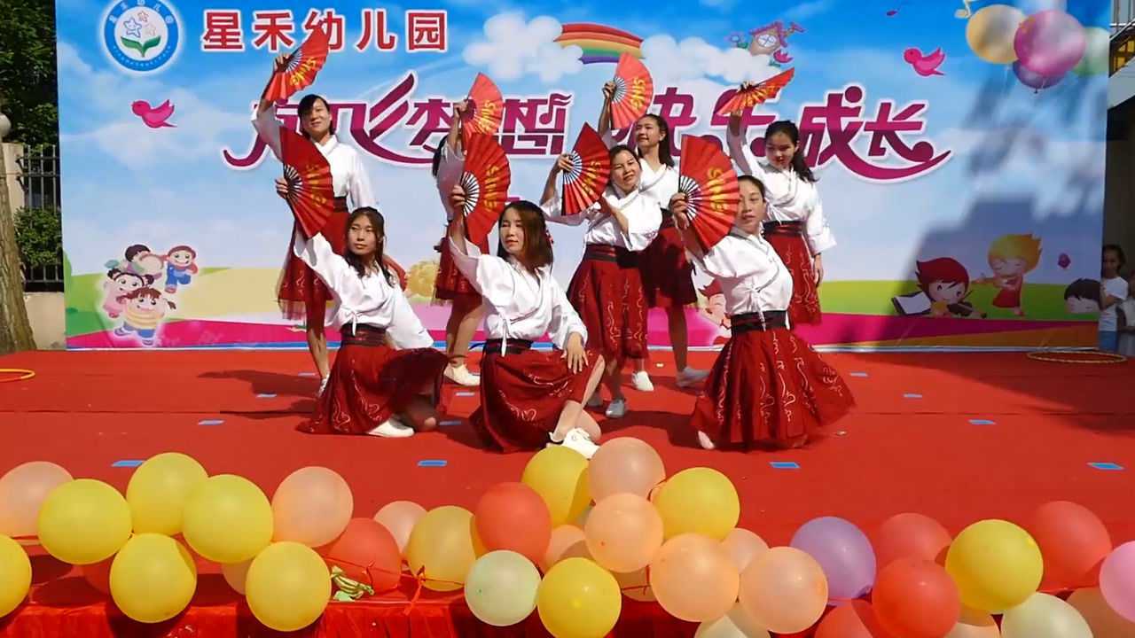 幼儿园老师舞蹈《寄明月》