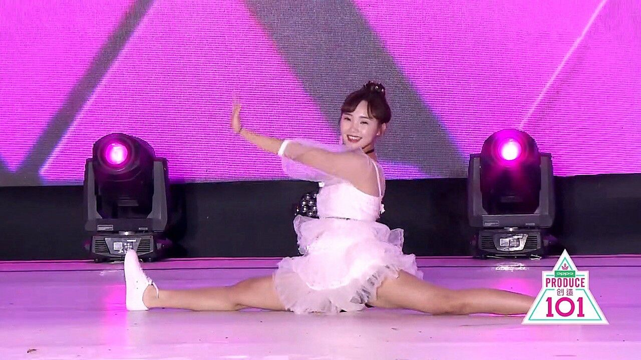 见过气场全开的吕小雨吗高难度劈叉版撑腰真的很惊艳