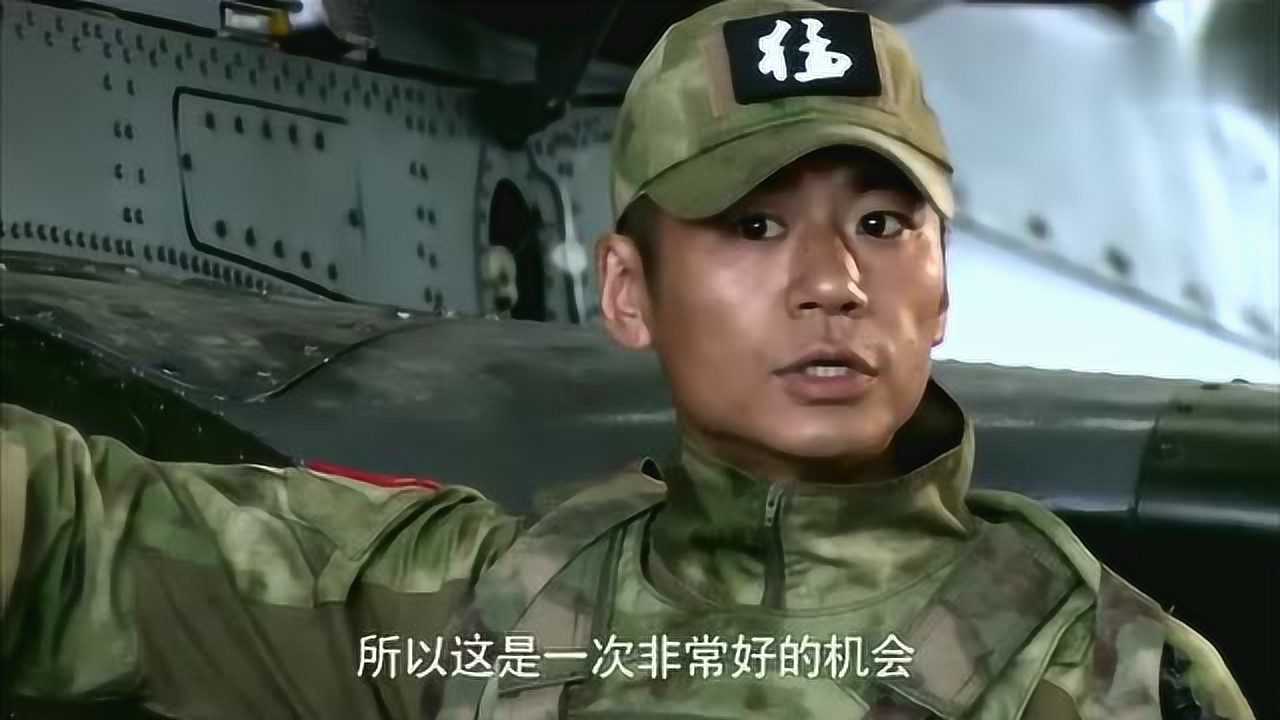 特种兵之火凤凰雷战跟女兵对视几秒,雷战缓不过神