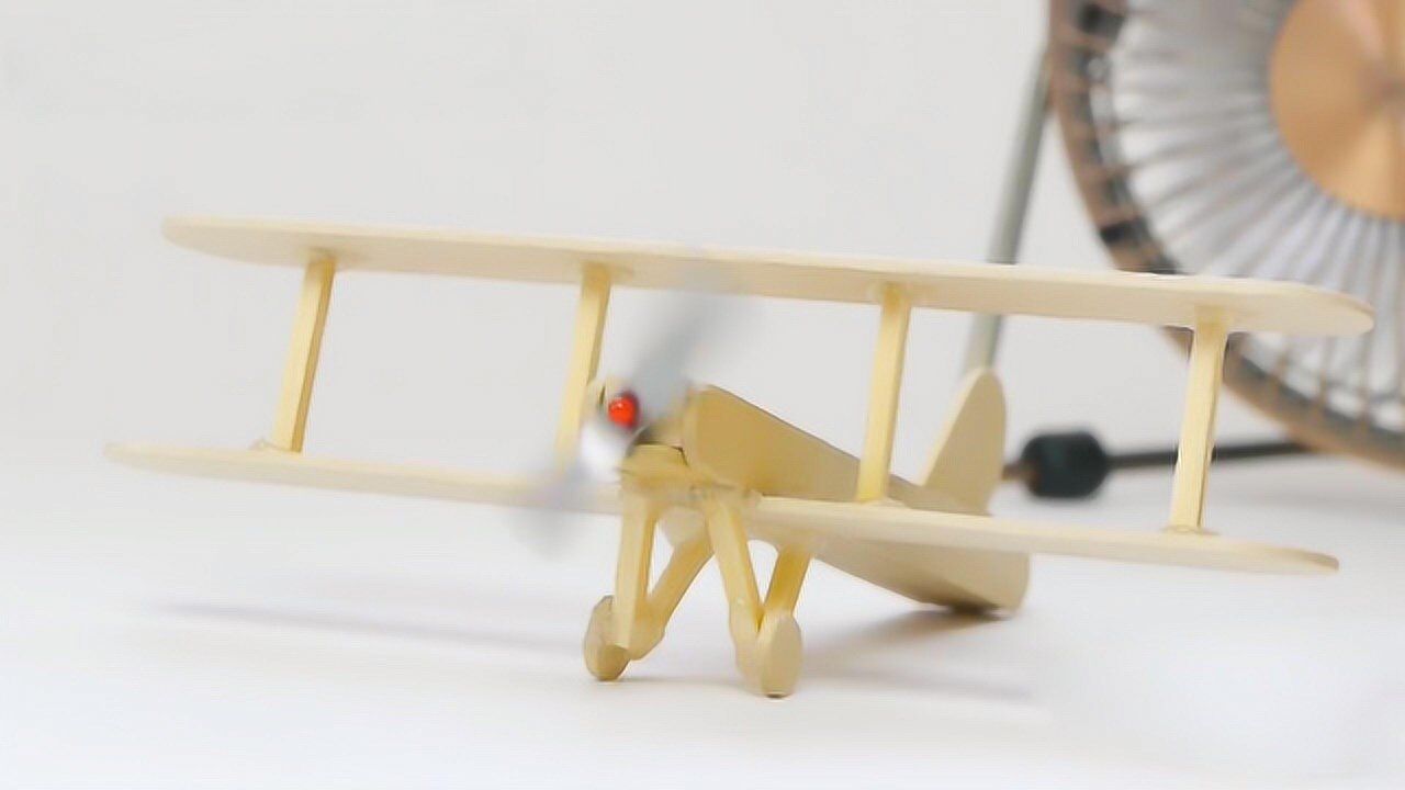 教你用冰糕棍手工制作一款精美的玩具飞机,方法简单