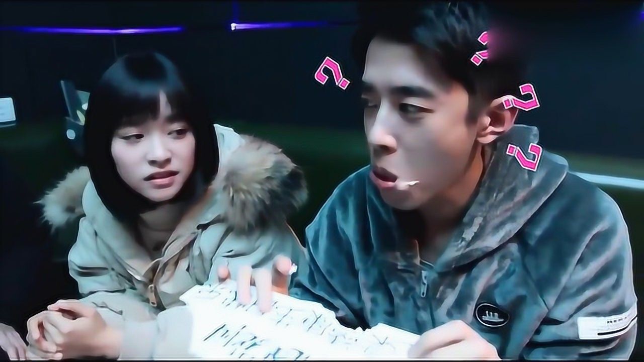 呆萌寿星梁靖康在线啃纸一旁的沈月表情也是亮了厉害了