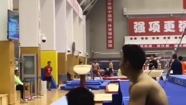 中国体操男队集体合练 主力队员完成六个项目的成套