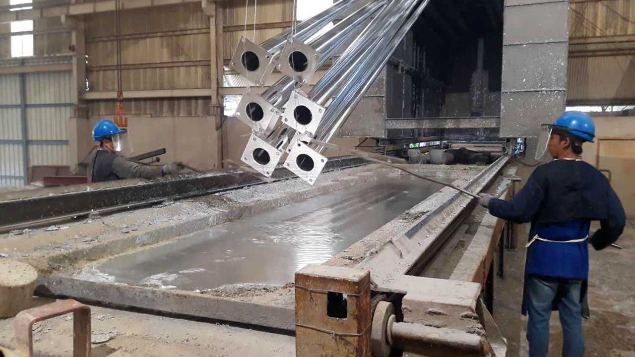 500热浸镀锌工艺在小作坊手里变这样镀这么厚不赔本