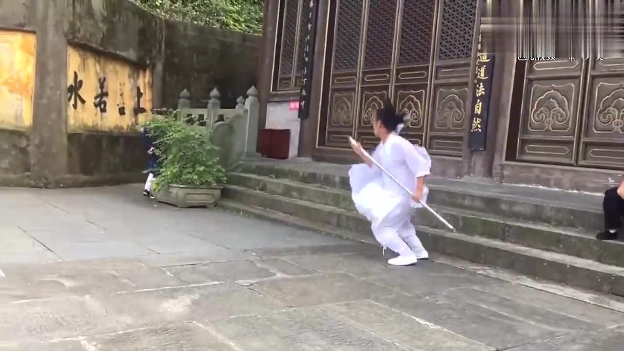 身手不凡,武当绝学朴刀,刀法精湛,道长打得如疾风骤雨,凌云_高清1080P在线观看平台_腾讯视频